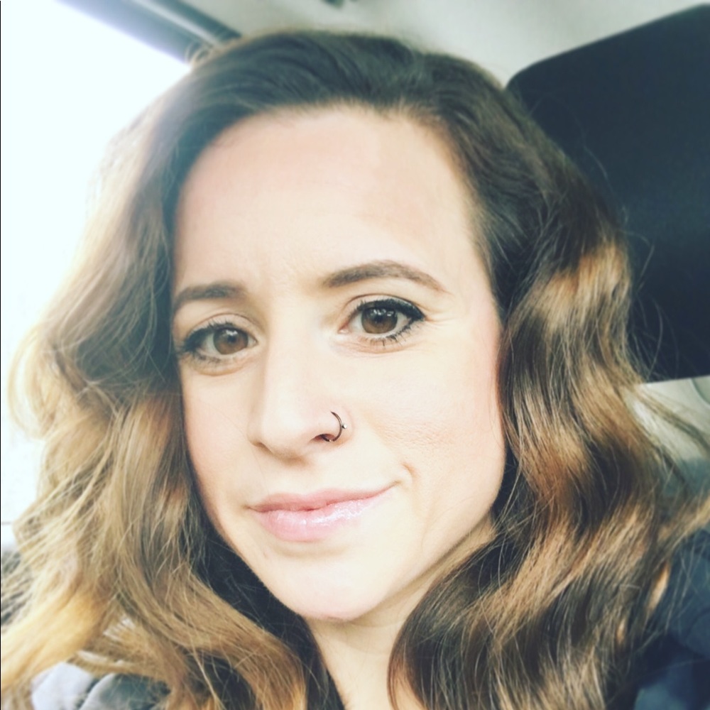 Meet your Posher, Holly